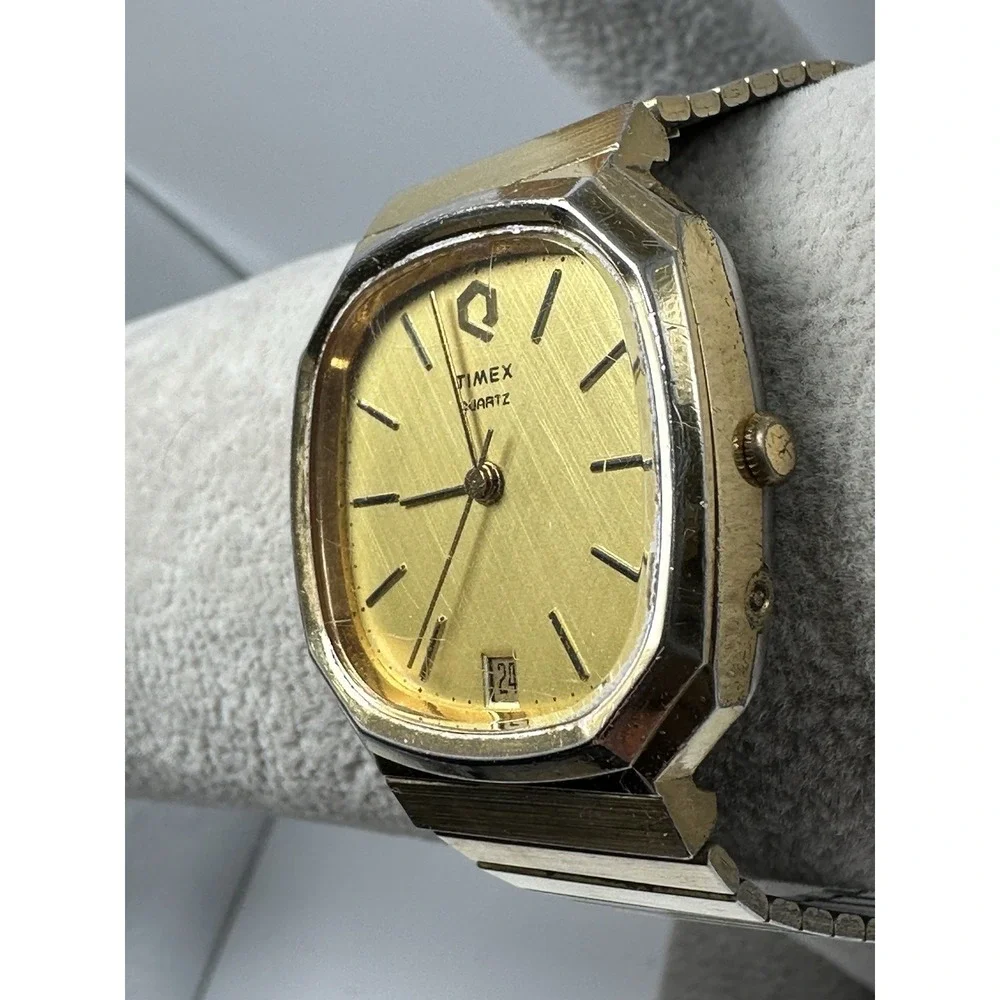 Timex Q Mens Vintage Watch New Battery M Cell 31MM 9